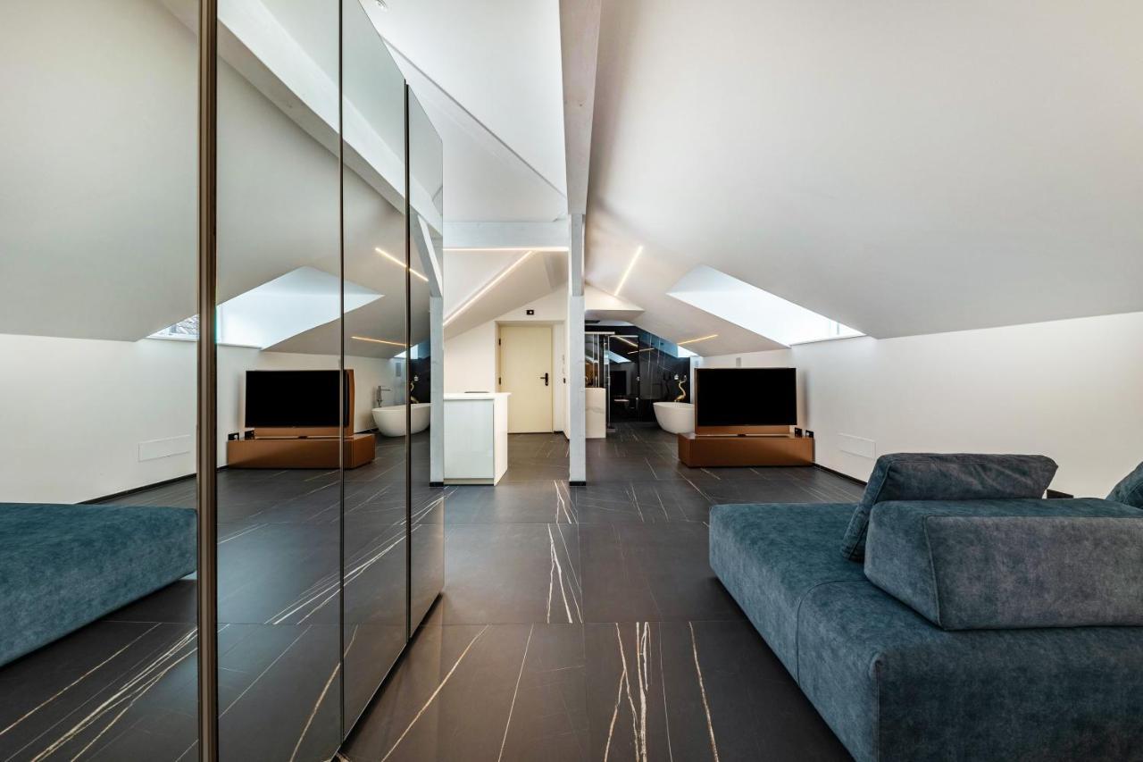 App 304 Palazzo Cavour *